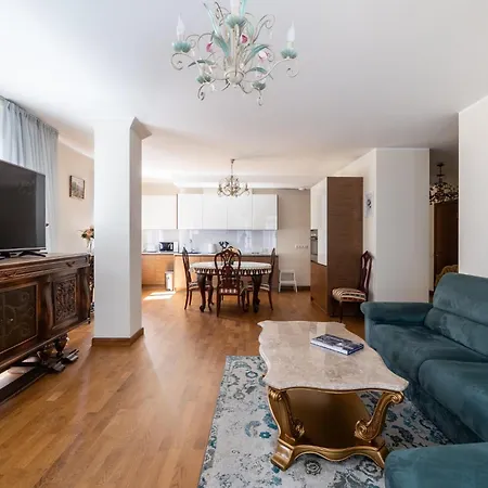 Old Town 75sqm Flat In A Modern Building - Remote Work Setup *
