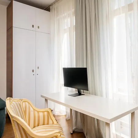 Old Town 75sqm Flat In A Modern Building - Remote Work Setup * Riga