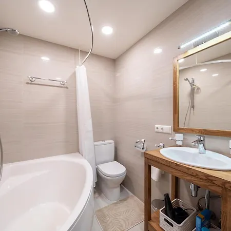 Old Town 75sqm Flat In A Modern Building - Remote Work Setup