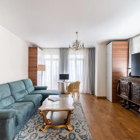 Old Town 75sqm Flat In A Modern Building - Remote Work Setup